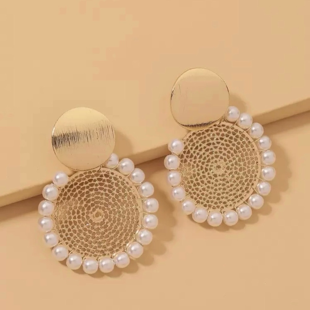Elegant Gold and Pearl Earrings
